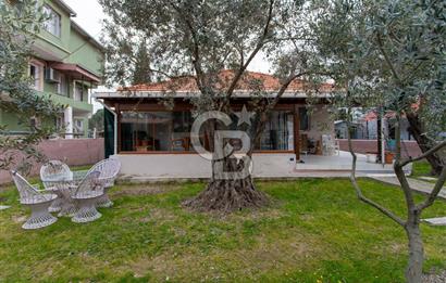 Foça Yenibağarası'nda Satılık Müstakil Ev ve Arsası