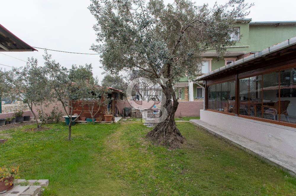 Foça Yenibağarası'nda Satılık Müstakil Ev ve Arsası