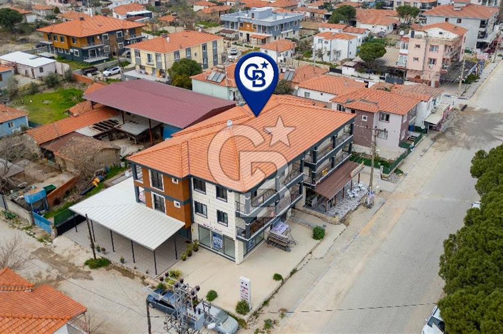 Foça Yenibağarası Cadde Üzeri Satılık Asansörlü Binada 1+1 Daire