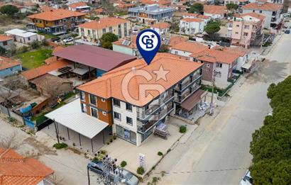 Foça Yenibağarası Cadde Üzeri Satılık Asansörlü Binada 1+1 Daire