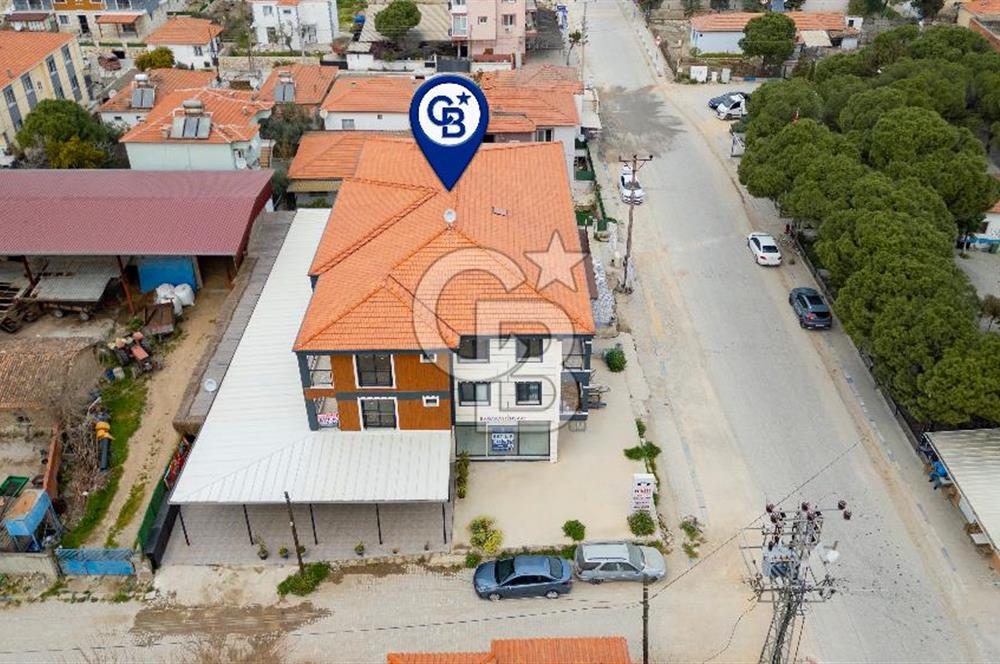 Foça Yenibağarası Cadde Üzeri Satılık Asansörlü Binada 1+1 Daire