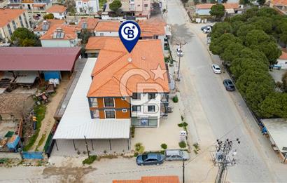 Foça Yenibağarası Cadde Üzeri Satılık Asansörlü Binada 1+1 Daire