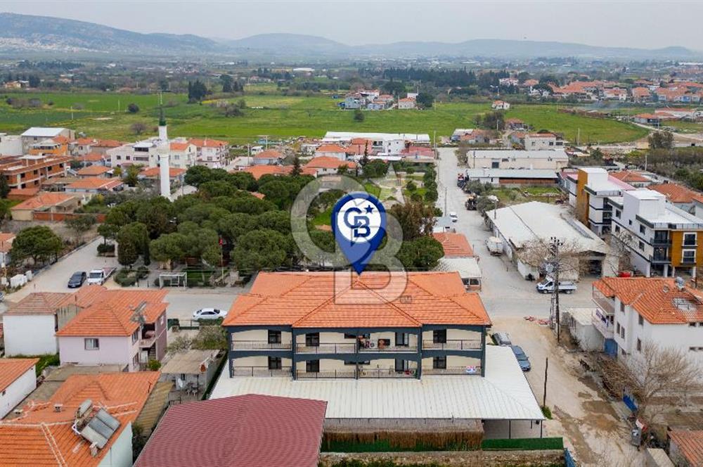 Foça Yenibağarası Cadde Üzeri Satılık Asansörlü Binada 1+1 Daire