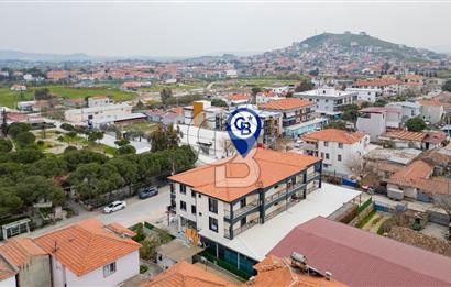 Foça Yenibağarası Cadde Üzeri Satılık Asansörlü Binada 1+1 Daire