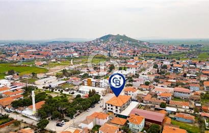 Foça Yenibağarası Cadde Üzeri Satılık Asansörlü Binada 1+1 Daire