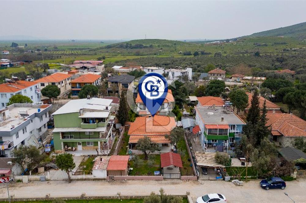 Foça Yenibağarası'nda Satılık Müstakil Ev ve Arsası