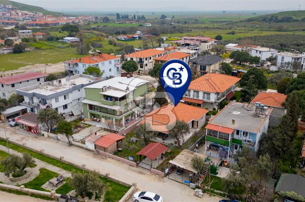 Foça Yenibağarası'nda Satılık Müstakil Ev ve Arsası