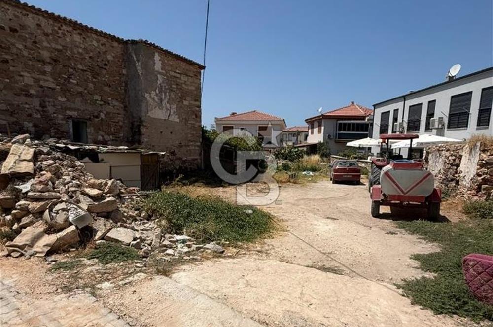 Çeşme Çiftlikköyde 520 m² Arsada Satılık Taş Konak 