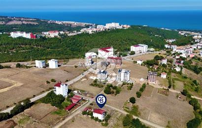 ATAKUM BÜYÜKOYUMCA'DA AZİZ IŞIK BULVARINDA KAT KARŞILIĞI ARSA