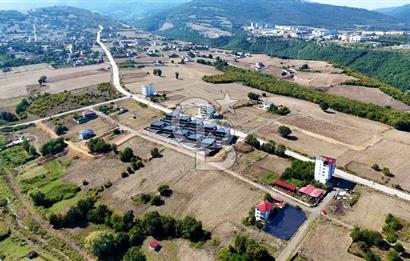 ATAKUM BÜYÜKOYUMCA'DA AZİZ IŞIK BULVARINDA KAT KARŞILIĞI ARSA