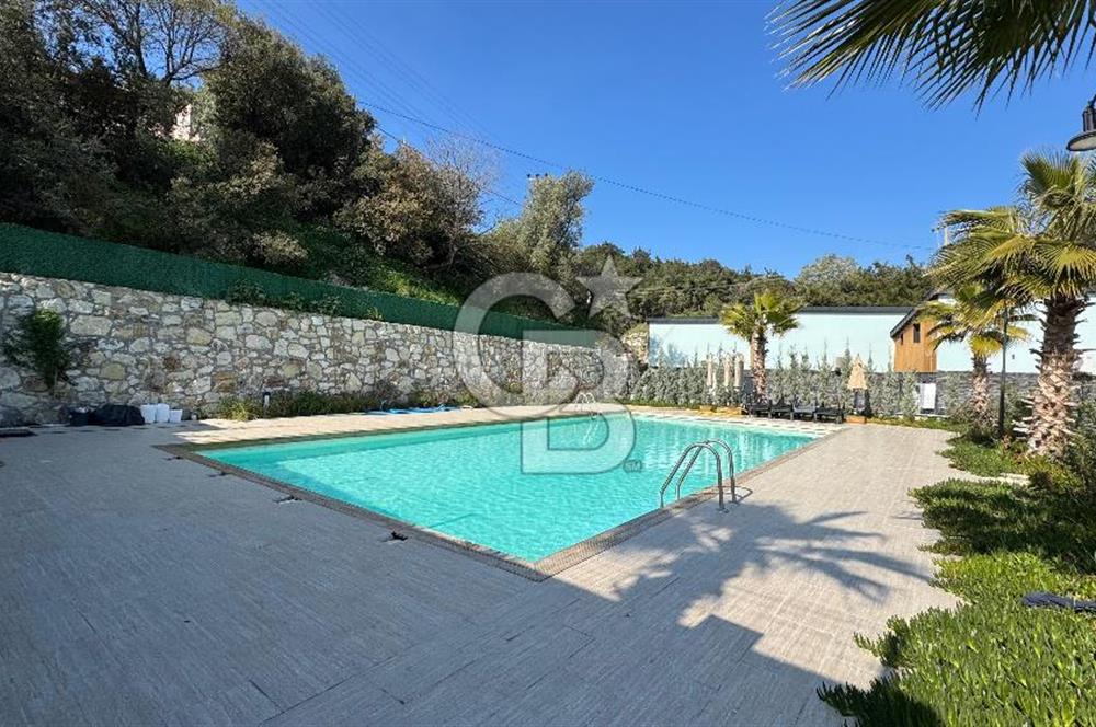 Yenifoça Kozbeyli'de Eşyalı Kiralık Villa