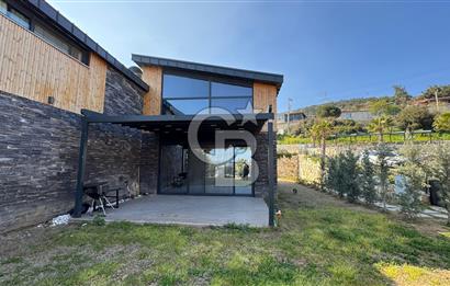 Yenifoça Kozbeyli'de Eşyalı Kiralık Villa