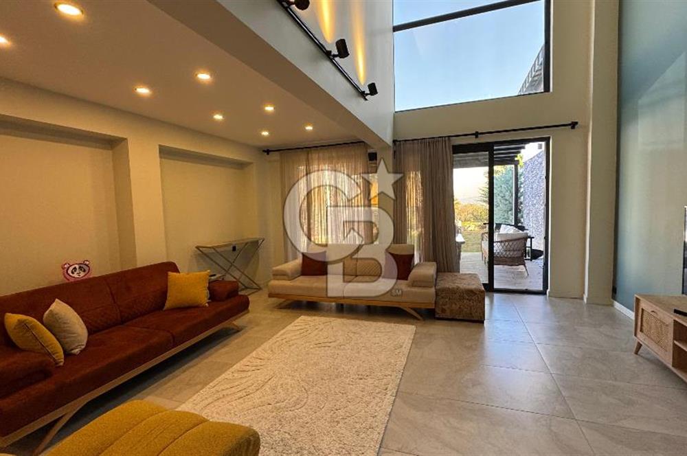 Yenifoça Kozbeyli'de Eşyalı Kiralık Villa