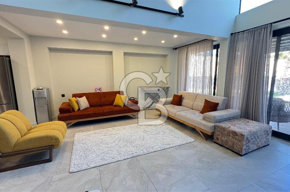 Yenifoça Kozbeyli'de Eşyalı Kiralık Villa