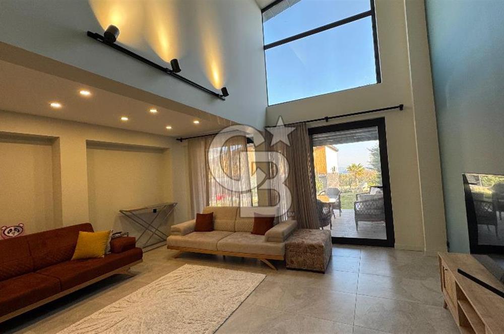 Yenifoça Kozbeyli'de Eşyalı Kiralık Villa