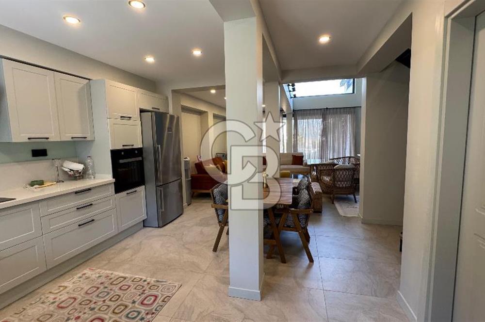 Yenifoça Kozbeyli'de Eşyalı Kiralık Villa