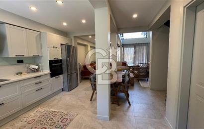 Yenifoça Kozbeyli'de Eşyalı Kiralık Villa