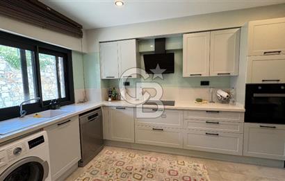 Yenifoça Kozbeyli'de Eşyalı Kiralık Villa