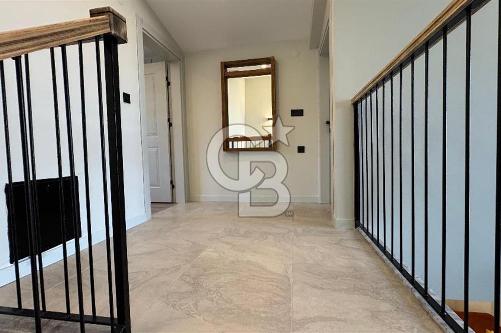 Yenifoça Kozbeyli'de Eşyalı Kiralık Villa
