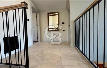 Yenifoça Kozbeyli'de Eşyalı Kiralık Villa