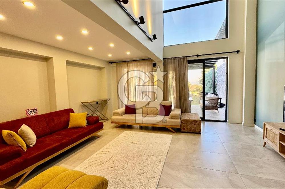 Yenifoça Kozbeyli'de Eşyalı Kiralık Villa