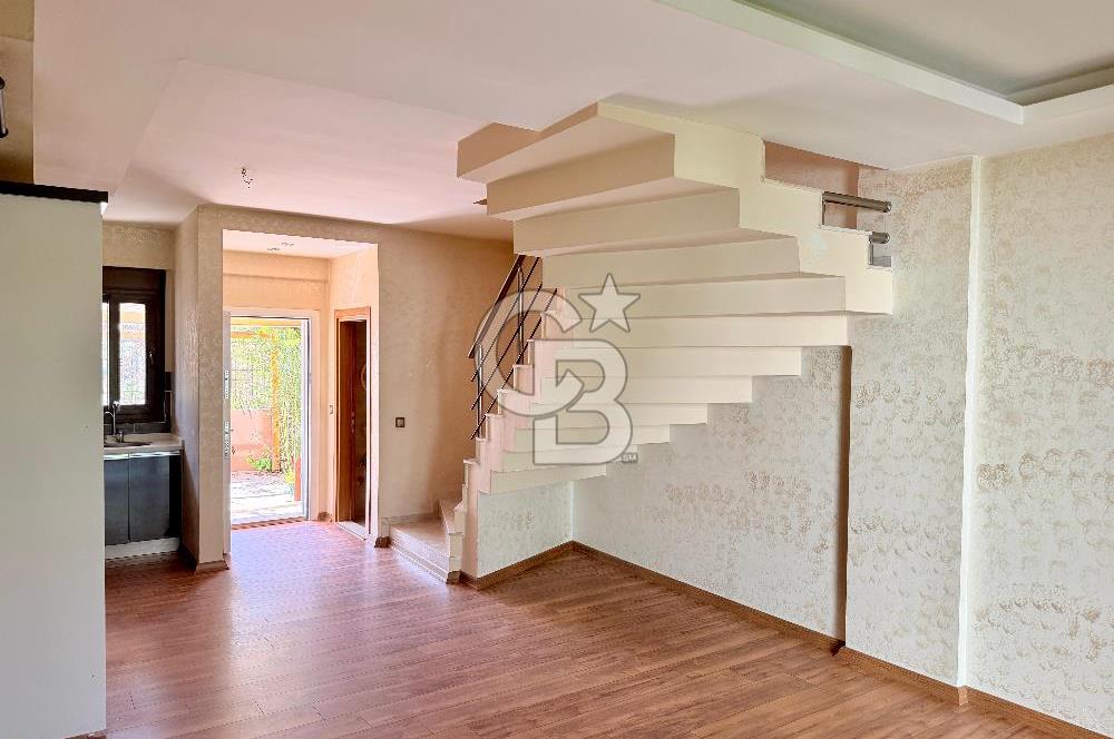 Foça Kazım Dirik Mah. Kiralık 2+1 Bahçeli Dubleks