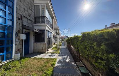 URLA'DA HAVUZLU SİTE İÇİNDE BAHÇELİ 1+1 EŞYALI KİRALIK DAİRE