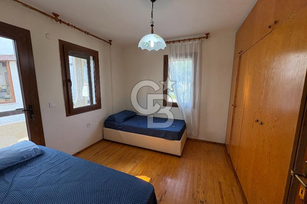 URLA İSKELE EVRENKAYA SİTESİNDE 4+1 EŞYALI KİRALIK VİLLA