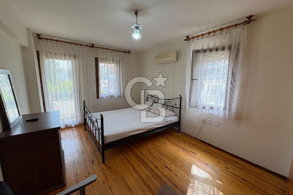 URLA İSKELE EVRENKAYA SİTESİNDE 4+1 EŞYALI KİRALIK VİLLA