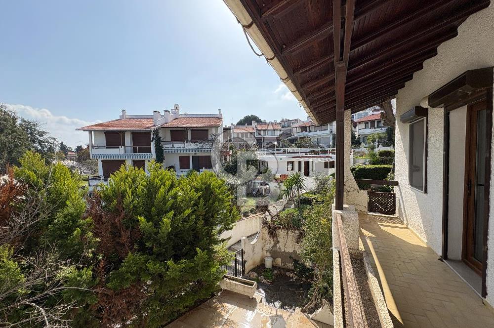 URLA İSKELE EVRENKAYA SİTESİNDE 4+1 EŞYALI KİRALIK VİLLA
