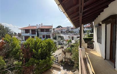 URLA İSKELE EVRENKAYA SİTESİNDE 4+1 EŞYALI KİRALIK VİLLA