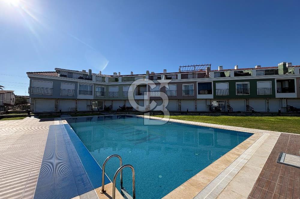 URLA'DA HAVUZLU SİTE İÇİNDE BAHÇELİ 1+1 EŞYALI KİRALIK DAİRE