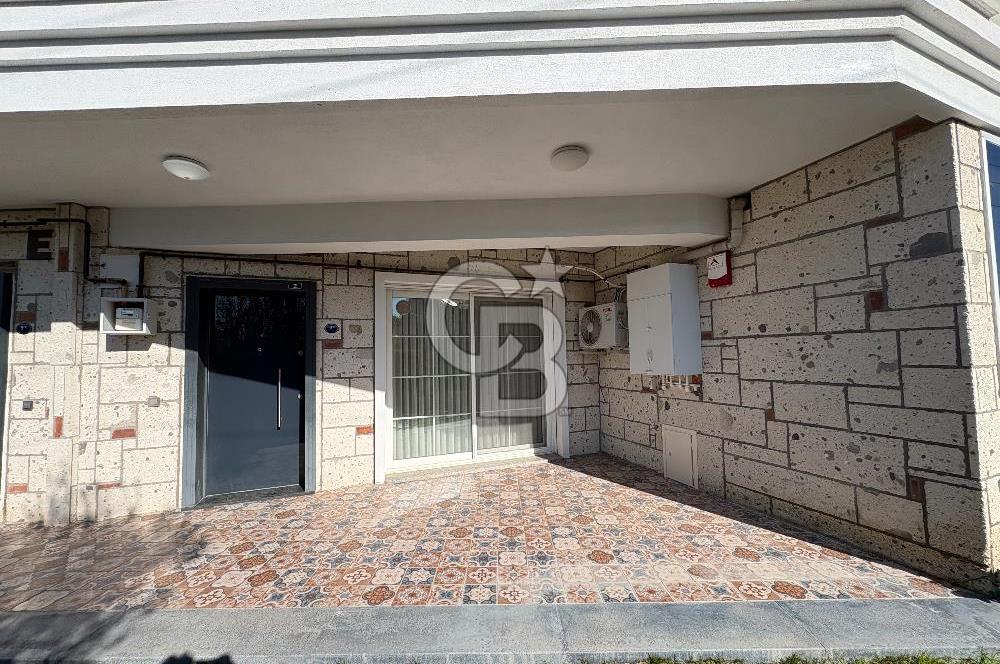 URLA'DA HAVUZLU SİTE İÇİNDE BAHÇELİ 1+1 EŞYALI KİRALIK DAİRE