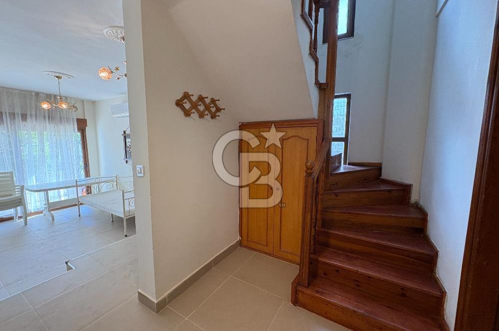 URLA İSKELE EVRENKAYA SİTESİNDE 4+1 EŞYALI KİRALIK VİLLA