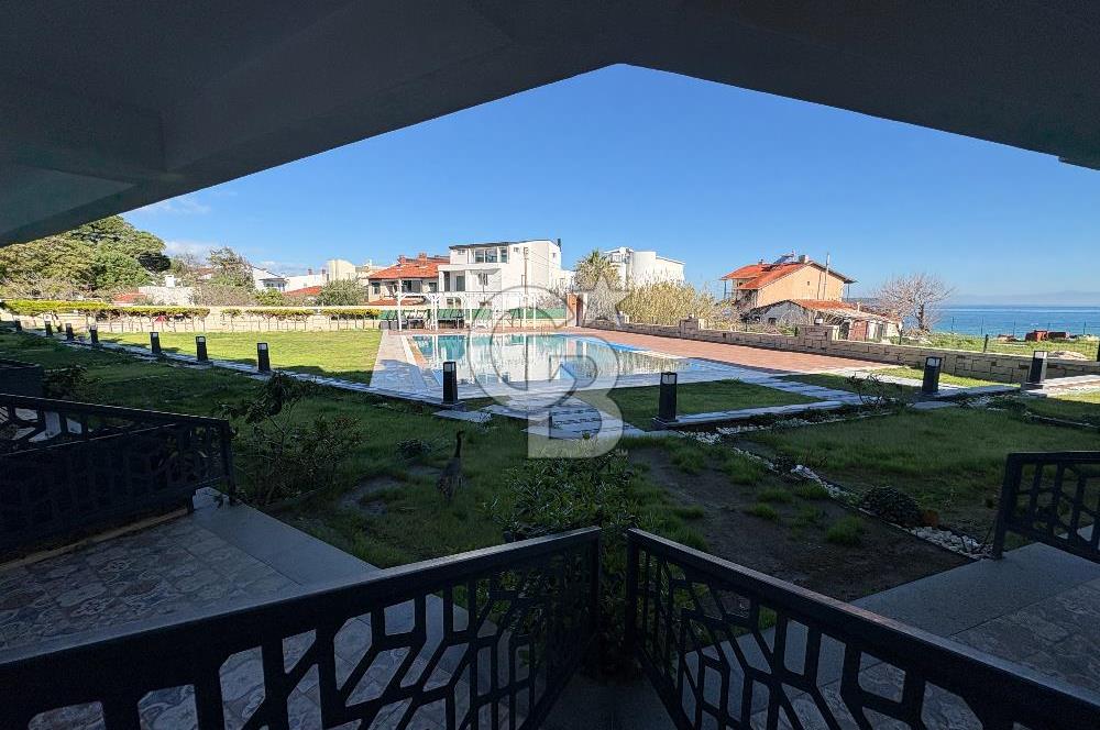 URLA'DA HAVUZLU SİTE İÇİNDE BAHÇELİ 1+1 EŞYALI KİRALIK DAİRE