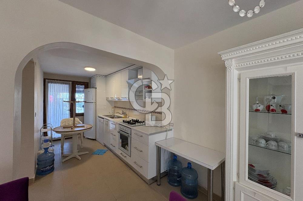 URLA İSKELE EVRENKAYA SİTESİNDE 4+1 EŞYALI KİRALIK VİLLA