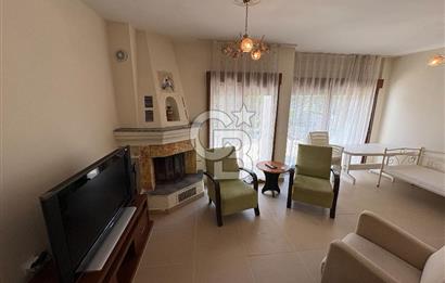 URLA İSKELE EVRENKAYA SİTESİNDE 4+1 EŞYALI KİRALIK VİLLA