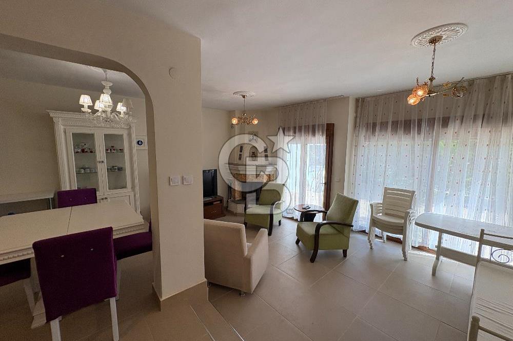 URLA İSKELE EVRENKAYA SİTESİNDE 4+1 EŞYALI KİRALIK VİLLA