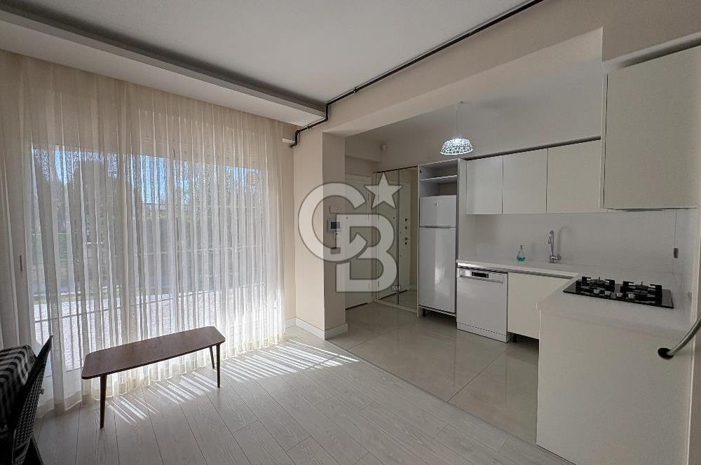 URLA'DA HAVUZLU SİTE İÇİNDE BAHÇELİ 1+1 EŞYALI KİRALIK DAİRE