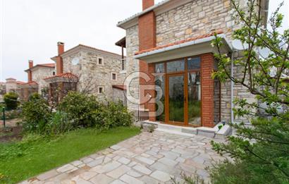 Foça Atatürk Mah. Satılık Site İçerisinde 3+1 Müstakil Taş Villa