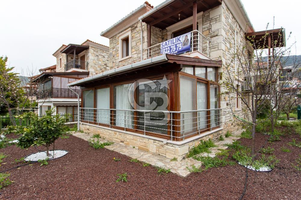 Foça Atatürk Mah. Satılık Site İçerisinde 3+1 Müstakil Taş Villa