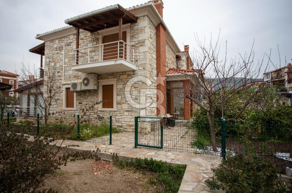 Foça Atatürk Mah. Satılık Site İçerisinde 3+1 Müstakil Taş Villa