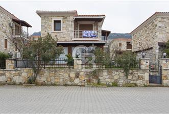 Foça Atatürk Mah. Satılık Site İçerisinde 3+1 Müstakil Taş Villa - 2 - 341140