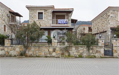 Foça Atatürk Mah. Satılık Site İçerisinde 3+1 Müstakil Taş Villa