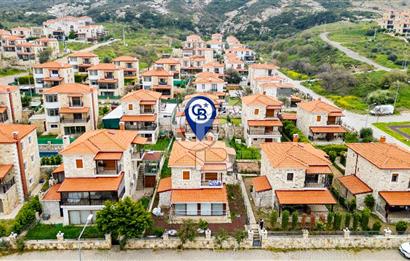 Foça Atatürk Mah. Satılık Site İçerisinde 3+1 Müstakil Taş Villa