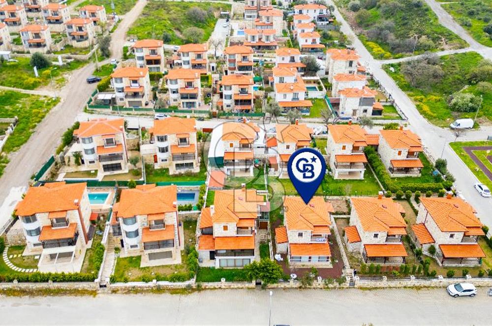 Foça Atatürk Mah. Satılık Site İçerisinde 3+1 Müstakil Taş Villa