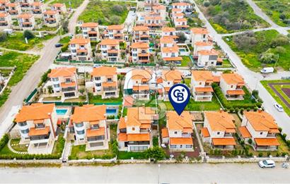 Foça Atatürk Mah. Satılık Site İçerisinde 3+1 Müstakil Taş Villa