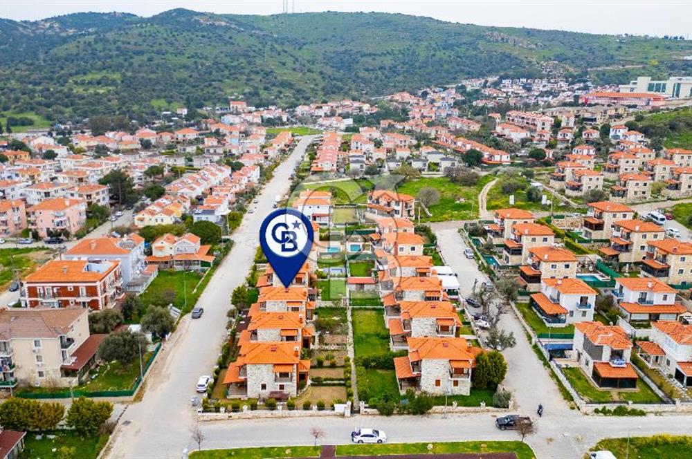 Foça Atatürk Mah. Satılık Site İçerisinde 3+1 Müstakil Taş Villa