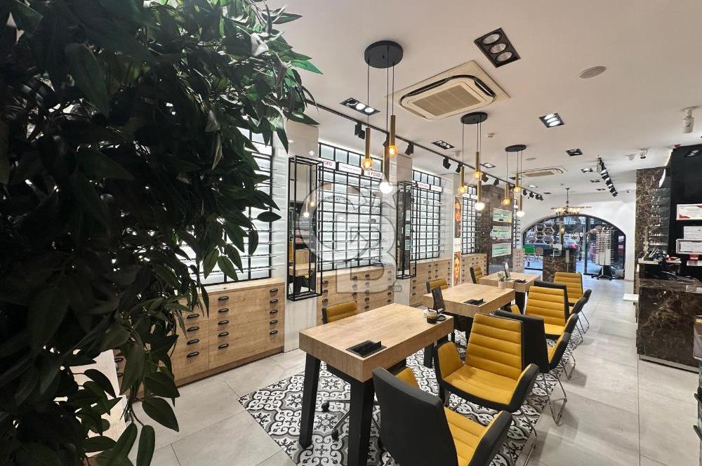 ALTUNİZADE' DE CADDE ÜZERİ, TABELA DEĞERİ YÜKSEK-DEVREN KİRALIK