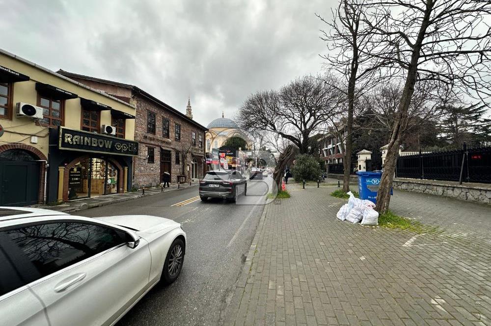 ALTUNİZADE' DE CADDE ÜZERİ, TABELA DEĞERİ YÜKSEK-DEVREN KİRALIK